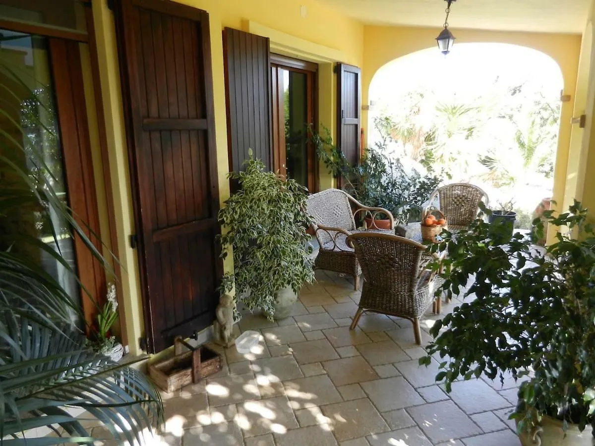 Villetta In Zona Panoramica, Immersa Nel Verde Della Macchia Mediterranea Villasimius
